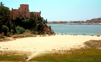Angrinha beach and fort