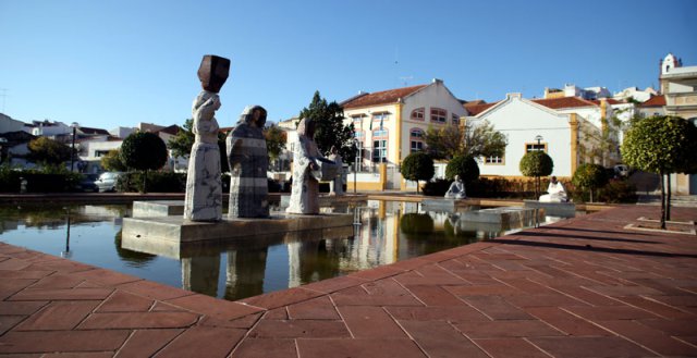 Silves Praça Al Mouhatamid Ibn Abbad Praça Al Mouhatamid Ibn Abbad - Silves park